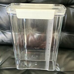 Locking 16 cup Food Storage Container Kitchen storage
